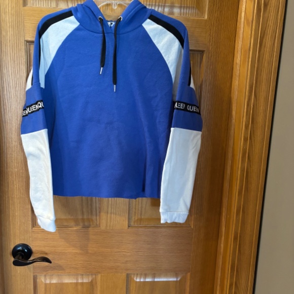 Blue with black and white accented “Queen” hooded sweatshirt! - Picture 2 of 4